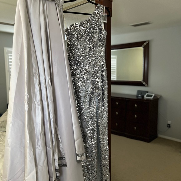 Light in the Box silver sparkle elegant ball gown. - Picture 3 of 5